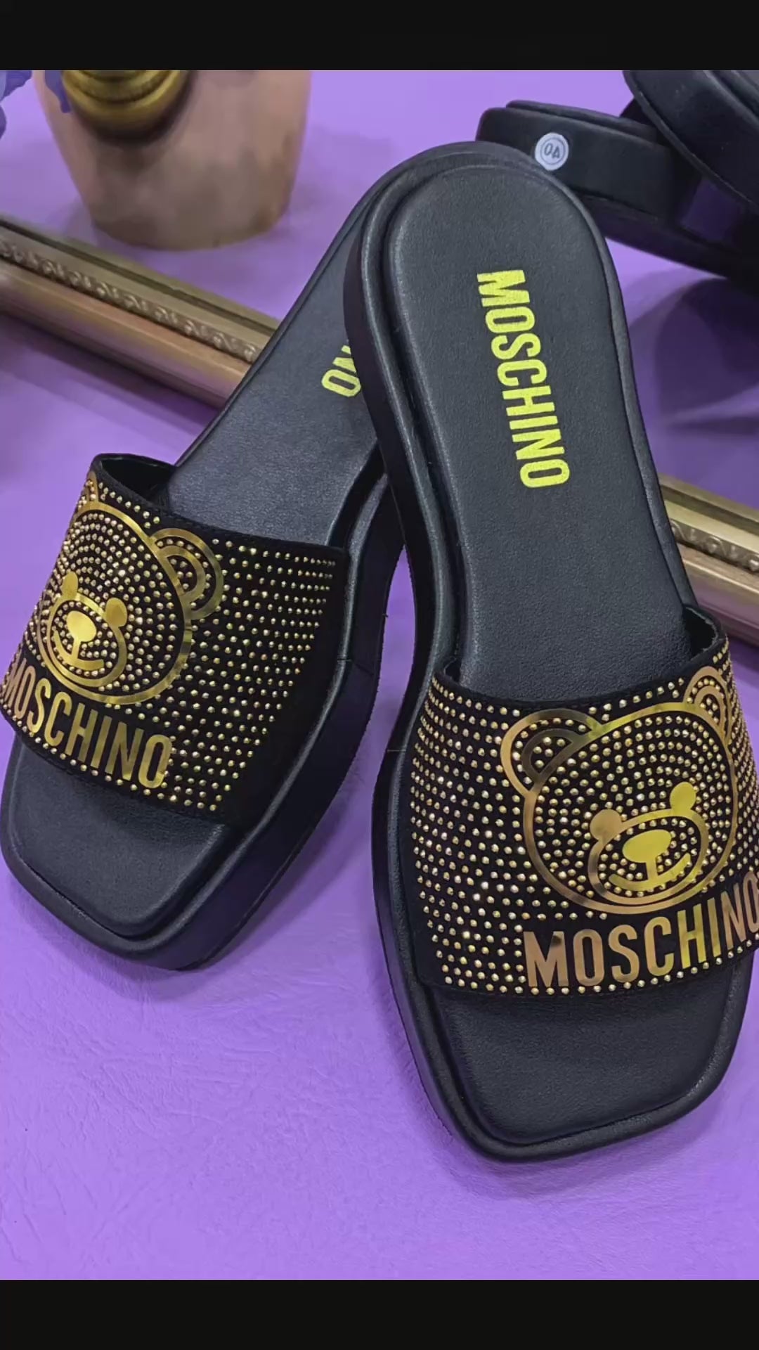 SANDALIA SLIDE MOSCHINO™